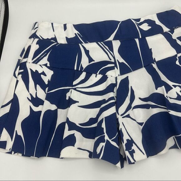 Milly Minis NWT Magnolia Print Pleated Shorts (8) - Picture 10 of 11